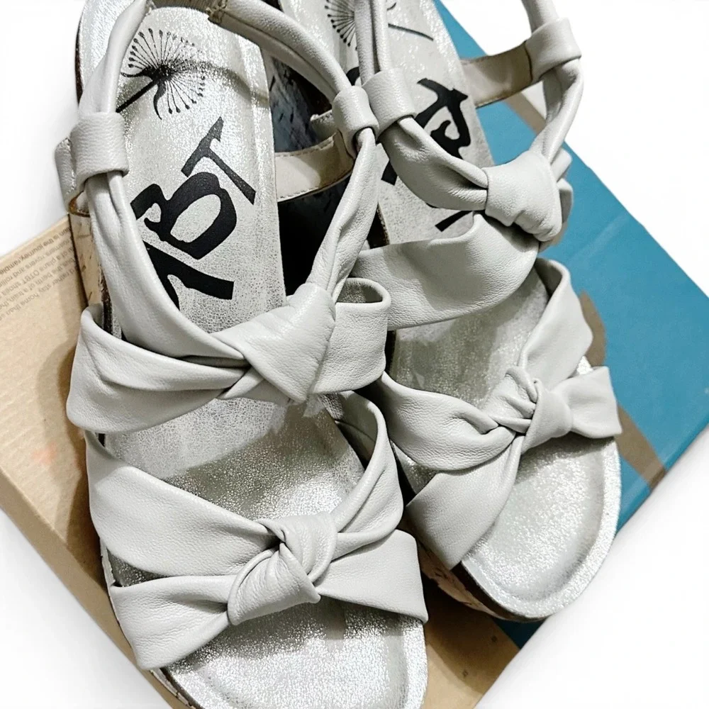 OTBT Far Side Dove Grey Leather Knotted Bow Platform Wedge Sandals Womens 9.5‎
